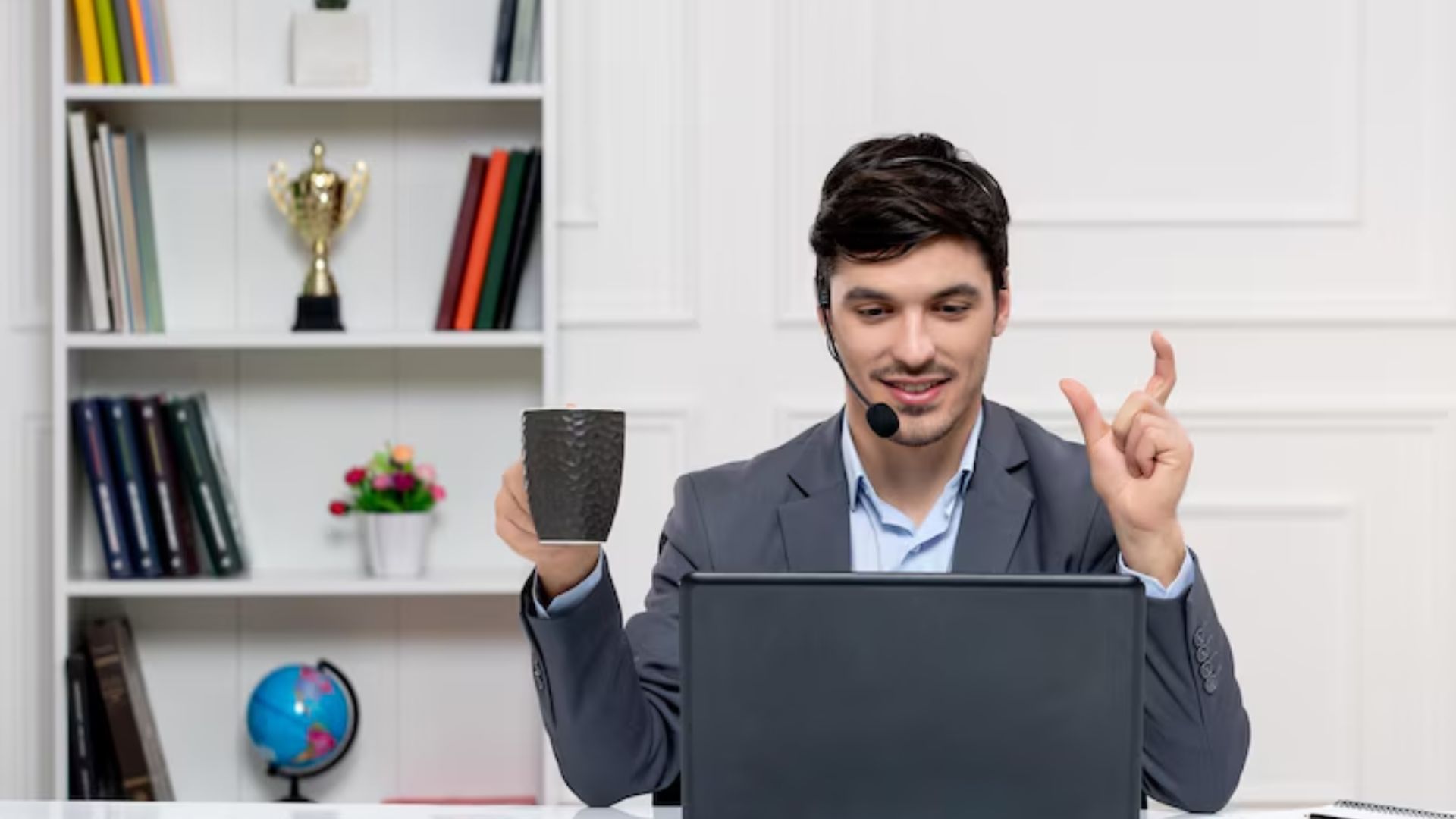 Top Reasons Live Chat Support is Essential in Online AI Proctoring